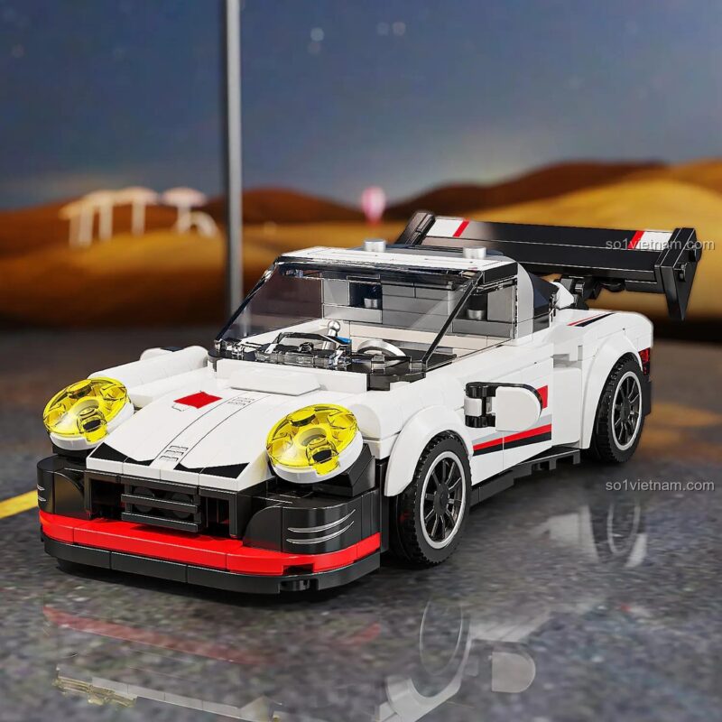 Mô hình xe Porsche T1076 màu trắng, đỏ, đen, có cánh gió, đèn vàng, tỉ lệ 1:17.3, 341 mảnh ghép, đồ chơi lắp ráp cho bé 6 tuổi, GAOMISI, đặt trên nền đường