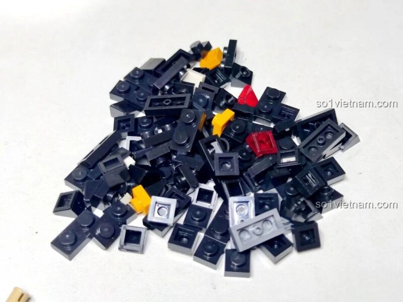Các mảnh ghép màu đen và xám của bộ lắp ráp Xe Cadillac mui trần, chất liệu nhựa ABS cao cấp.