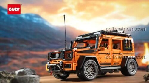 Mô hình Mercedes-Benz G-Class 10642 của GULY trong bối cảnh địa hình, thể hiện sức mạnh và vẻ đẹp của xe.