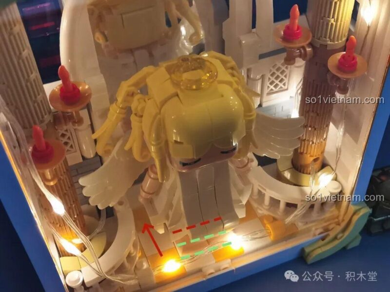 Chi tiết mô hình iambrick 30101 Thâm Uyên Kính: Bạch Hủy Chi Quang với đèn LED sáng rực nhìn từ cạnh bên