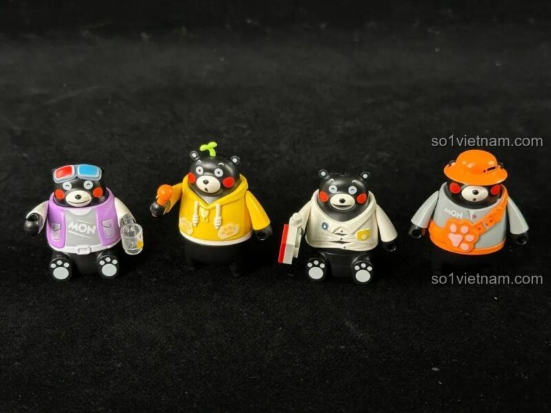Hai minifigures Kumamon trong bộ xếp hình inbrixx, với trang phục độc đáo, dễ thương.