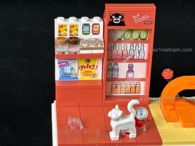 Hình ảnh Kumamon và mèo trong sách hướng dẫn bộ lắp ghép Kumamon Cuộc Sống Ở Nhà, tạo cảm giác ấm cúng, hạnh phúc.