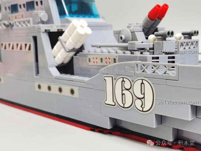 Mô hình JIQILE 42046 Tàu khu trục tên lửa lớn nhìn từ góc chéo chi tiết
