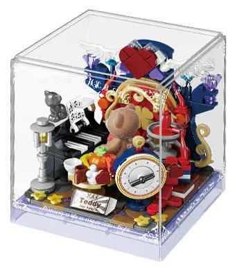 Mô hình Gấu Teddy Phép Thuật Kaido KD99035 trong hộp kính, có đàn piano, đồng hồ, đèn và các chi tiết trang trí ma thuật, phù hợp cho bé gái 8 tuổi