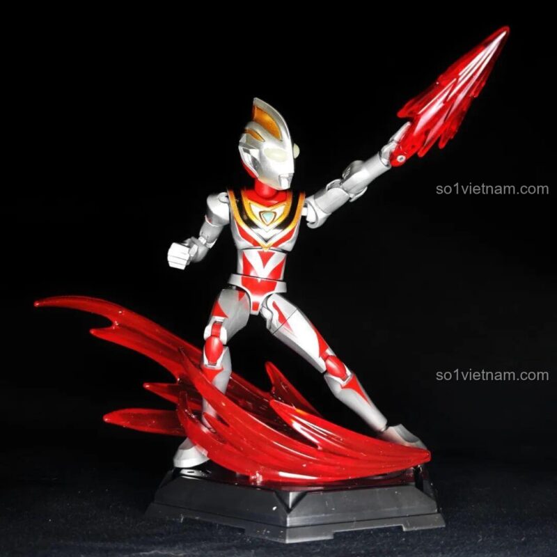 Minifigure Gaia Ultraman V2 với phụ kiện hiệu ứng lửa, tạo dáng chiến đấu mạnh mẽ. Siêu nhân Ultraman Keeppley này có khớp nối linh hoạt, phù hợp cho bé trai 8 tuổi yêu thích hành động.