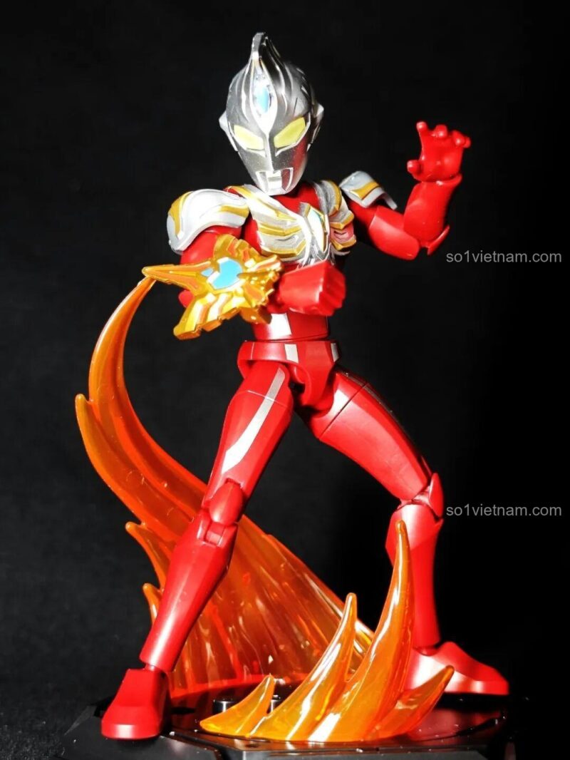 Minifigure Max Ultraman với hiệu ứng năng lượng xanh, thể hiện sức mạnh tối đa. Bộ đồ chơi Ultraman Vô Hạn Bản là món quà sinh nhật ý nghĩa cho bé trai 8 tuổi.