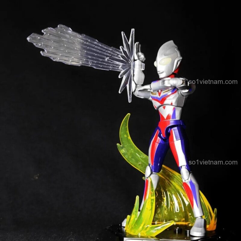 Minifigure Tiga Ultraman Dạng Phức Hợp với hiệu ứng tia sáng xanh, tạo dáng uy dũng. Keeppley Ultraman ZERO mang đến trải nghiệm lắp ráp và chơi đầy hứng khởi cho bé trai 8 tuổi.
