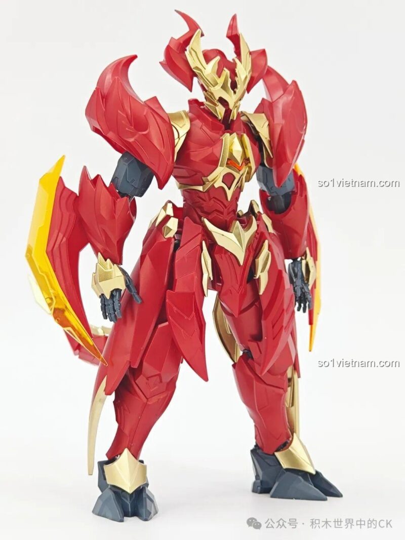 Tư thế đứng đầy uy nghi của mô hình Mecha Mặc Tử, một món đồ chơi chất lượng cao cho con trai.