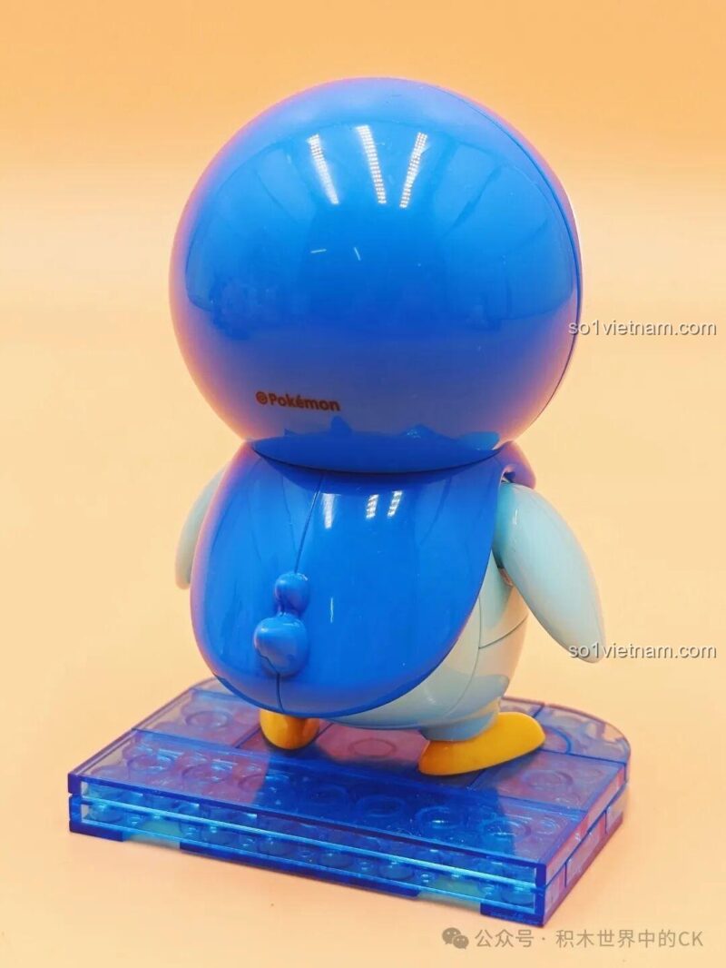Mô hình Piplup Pokemon K20232 trên nền vàng và hồng