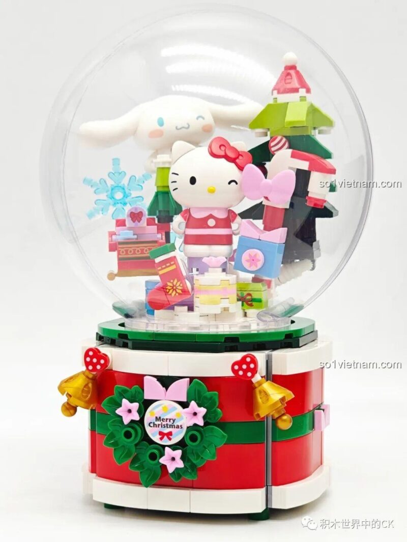 Phần đế hộp nhạc Keeppley K20836 Hộp nhạc Giáng Sinh Sanrio Characters được trang trí vòng hoa Giáng Sinh và chuông vàng