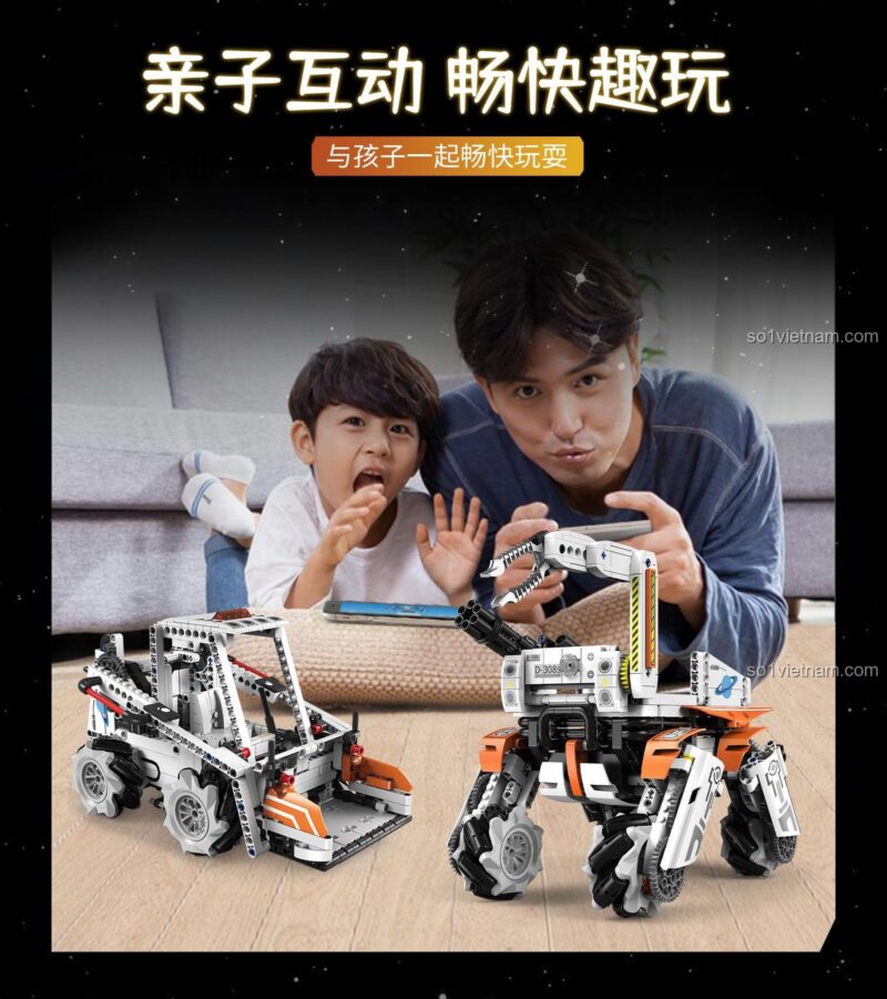 Hình ảnh cha và con trai cùng chơi bộ lắp ghép Chó Robot Benben, thể hiện tính tương tác và gắn kết gia đình.