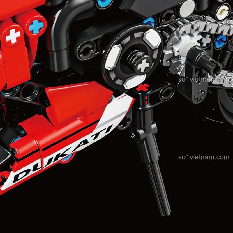 Chi tiết động cơ mô phỏng của mô hình xe mô tô Ducati V4S LEIMAO H1128, bộ lắp ráp kỹ thuật, 816 mảnh, cho bé 14 tuổi