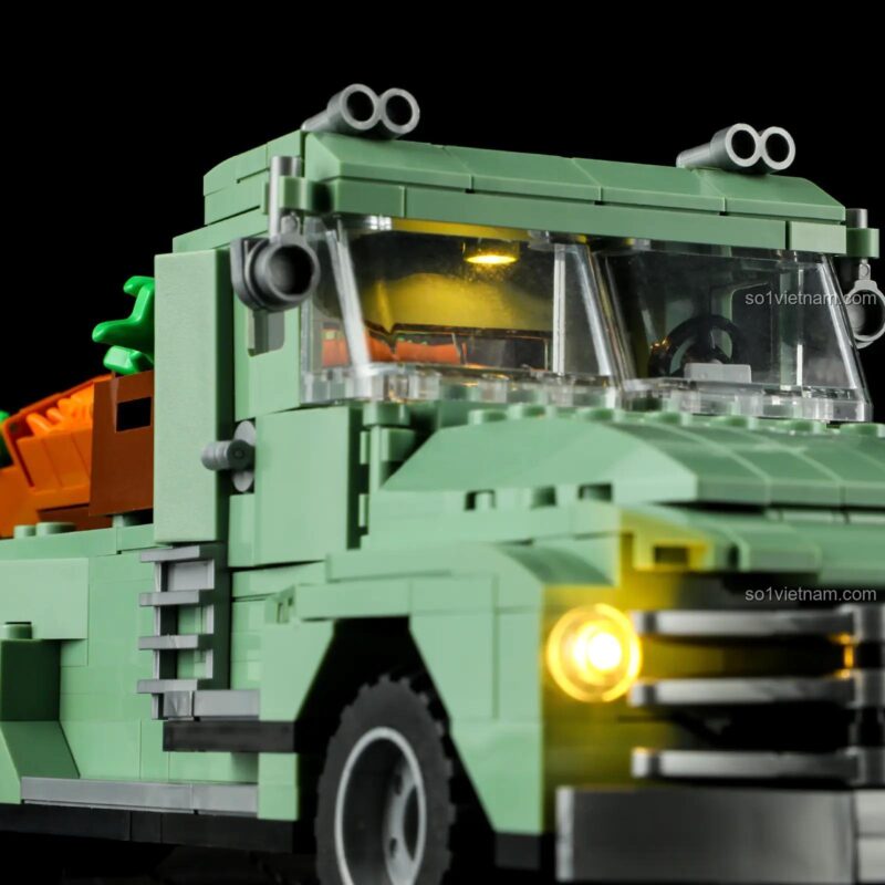 Khoang lái xe tải nông trại Lumibricks F9016 với đèn vàng