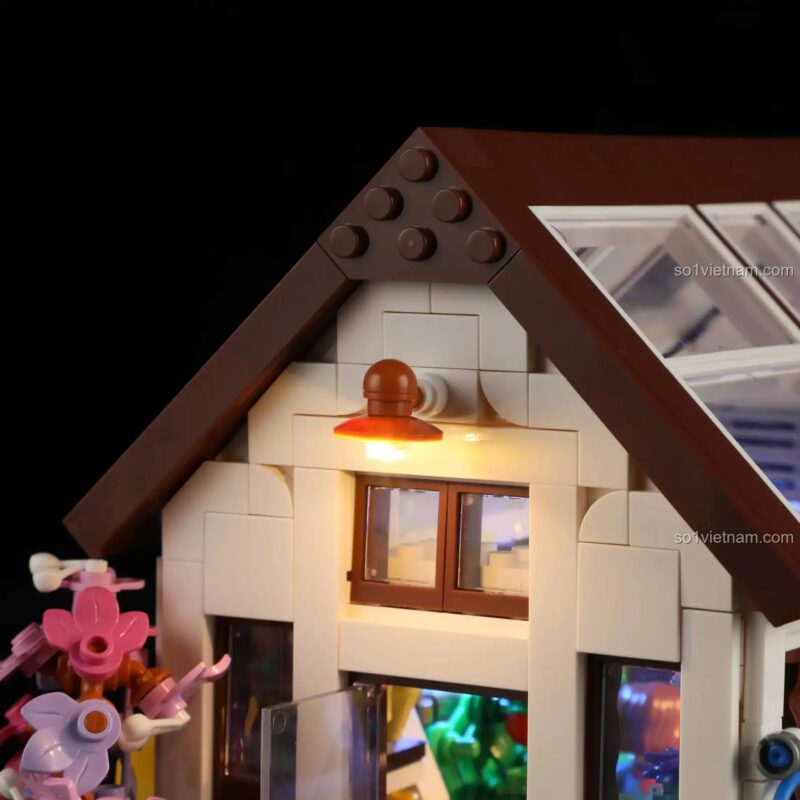 Chi tiết đèn ngoài trời trên mô hình Lumibricks F9059 Nhà Vườn Ươm Gia Đình, ánh sáng ấm áp, đồ chơi lắp ghép cho bé 16 tuổi