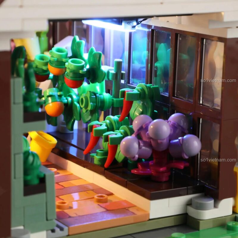 Chi tiết rau củ và cây trồng bên trong nhà kính của mô hình Lumibricks F9059 Nhà Vườn Ươm Gia Đình, ánh sáng xanh dịu mắt, đồ chơi lắp ghép cho bé 16 tuổi