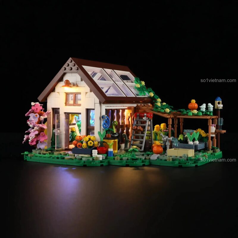 Mô hình Lumibricks F9059 Nhà Vườn Ươm Gia Đình khi tắt đèn LED, chi tiết kiến trúc nhà kính và khu vườn, đồ chơi lắp ghép cho bé 16 tuổi