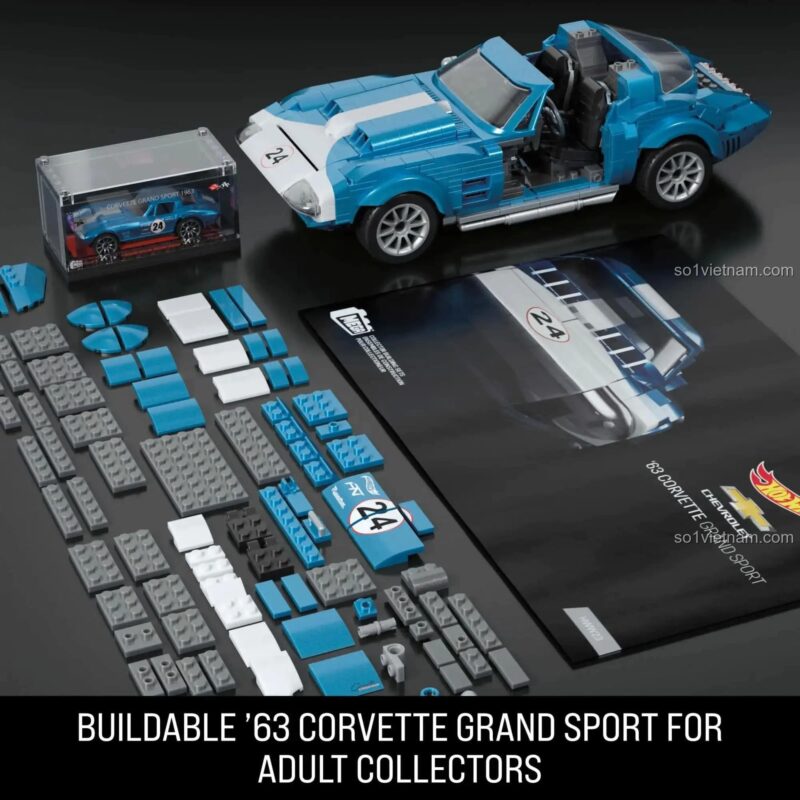 Các bộ phận của mô hình xe đua Mega Bloks HWW23 Corvette Grand Sport 1963, bao gồm các mảnh ghép, sách hướng dẫn và mô hình xe thu nhỏ, đồ chơi lắp ráp cho người lớn 18 tuổi