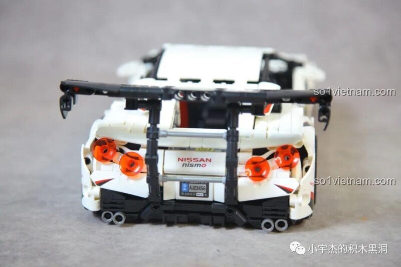 Mô hình Xe Nissan GT-R 8622 Mei Ji hoàn thiện, nhìn từ phía sau, đồ chơi mô hình cho con trai 12 tuổi, đáng tiền