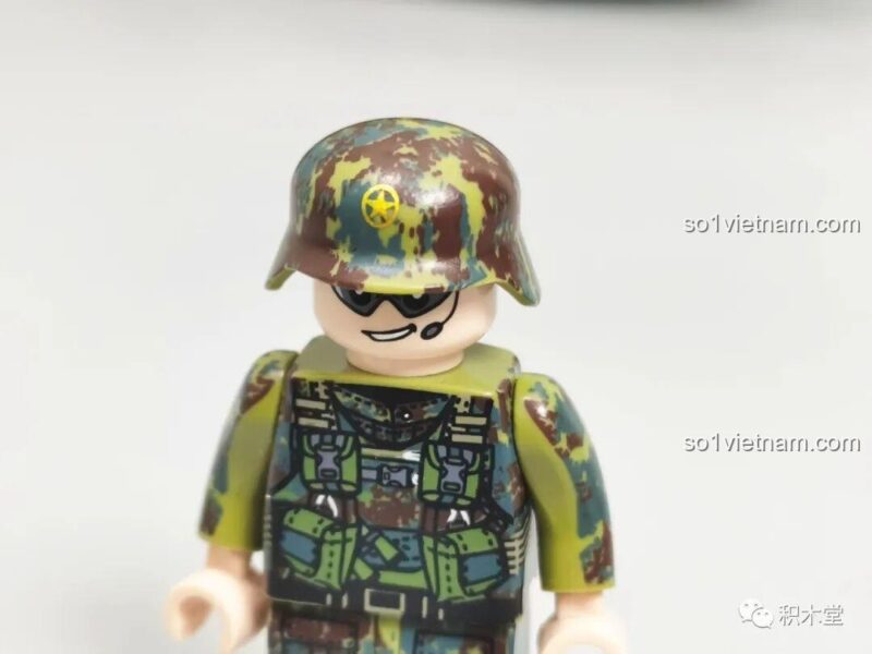 5 minifigures lính Xô Viết với trang bị đầy đủ đi kèm bộ đồ chơi quân sự Mô hình xe tăng T-34.