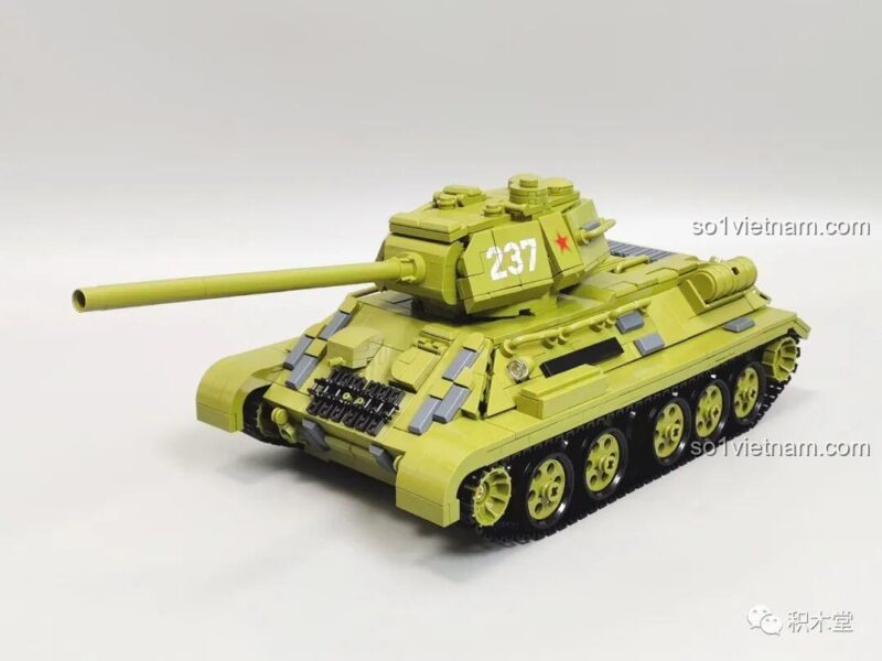 Góc nhìn chéo phía sau của Xe tăng hạng trung T-34 của Liên Xô 632012.