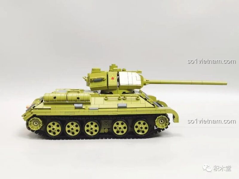 Các vỉ vũ khí và phụ kiện đa dạng cho 5 minifigures của bộ lắp ghép Xe tăng T-34.