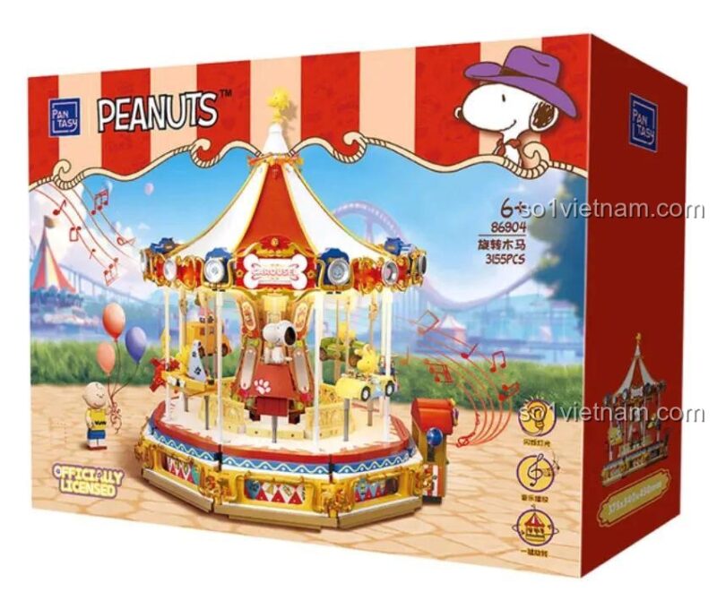 Hình ảnh hộp của bộ đồ chơi Pantasy 86904, mô tả Vòng quay ngựa gỗ chủ đề Peanuts với 3155 chi tiết.