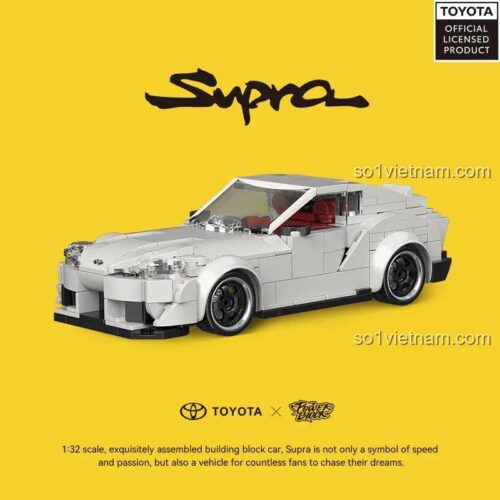 Hộp container trưng bày mở ra, bên trong là mô hình xe Toyota Supra màu trắng lắp ráp tỉ lệ 1:32, Power Block PB8808