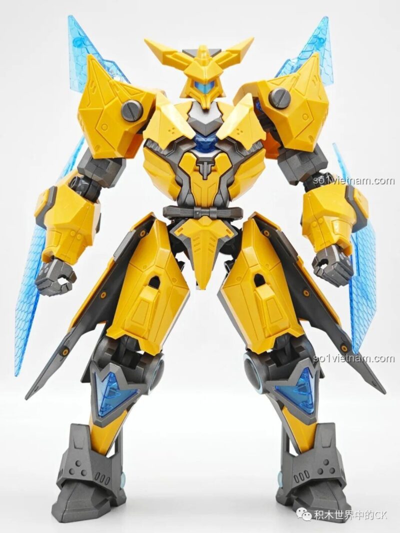 Tư thế đứng vững chãi của figure lắp ráp Mecha Bão Kim Loại.
