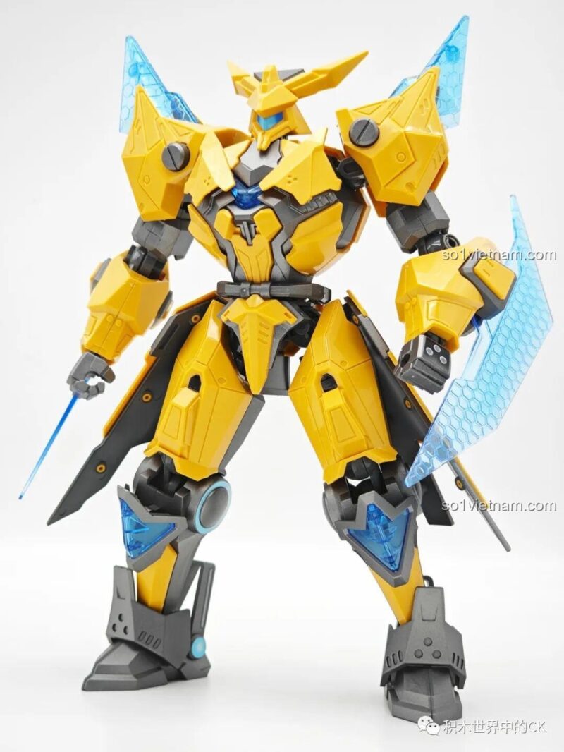 Mô hình figure lắp ráp Mecha Bão Kim Loại với vũ khí năng lượng.