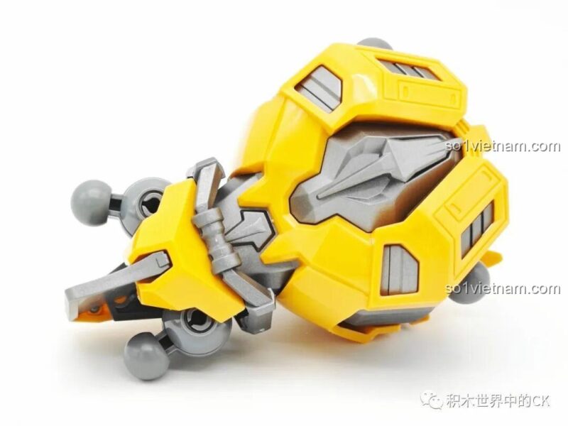 Phần thân của mô hình lắp ráp Mecha Bão Kim Loại 78006 với các chi tiết sắc sảo.