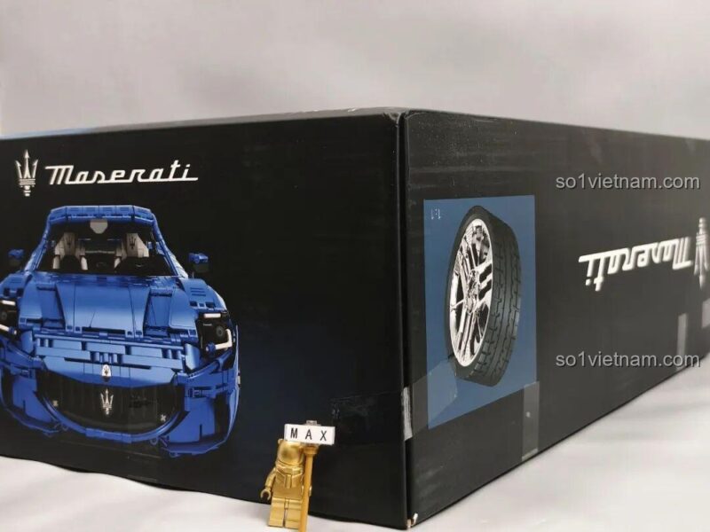 Mặt sau hộp đồ chơi mô hình Reobrix 11010 Maserati GranTurismo, có minifigure minh họa kích thước, 5480 mảnh ghép, chất lượng cao.