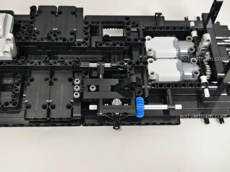 Túi linh kiện và sách hướng dẫn lắp ráp bộ lắp ghép Reobrix 11010 Maserati GranTurismo, giúp con trai 14 tuổi dễ dàng xây dựng mô hình.