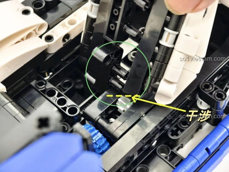 Chi tiết cấu trúc đầu xe của bộ lắp ghép Reobrix 11010 Maserati GranTurismo, thiết kế vững chắc, mô hình xe thể thao tỉ lệ 1:8.