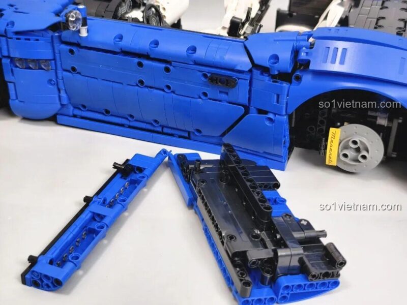 Bộ phận ốp sườn của bộ lắp ghép Reobrix 11010 Maserati GranTurismo, thiết kế liền mạch, tăng tính thẩm mỹ cho mô hình xe thể thao.