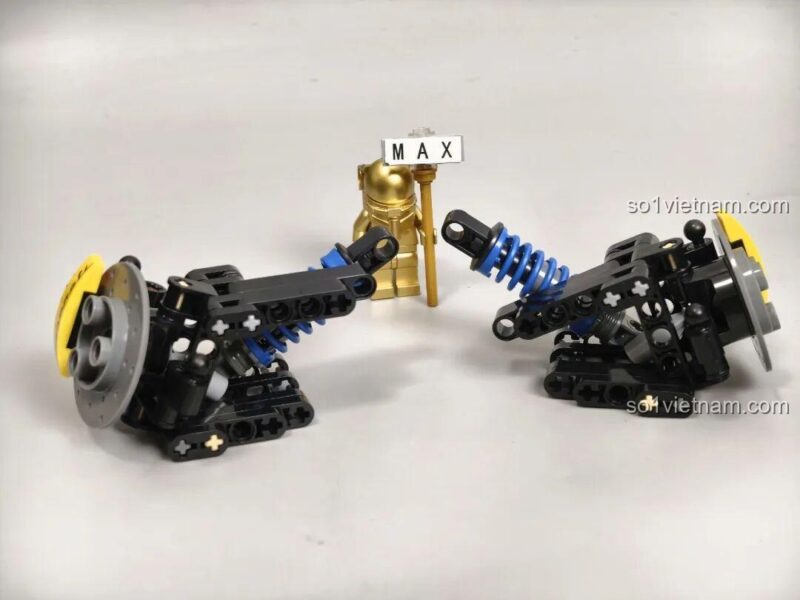 Lò xo treo mới, dày hơn của bộ lắp ghép Reobrix 11010 Maserati GranTurismo, cung cấp lực đỡ tốt, đảm bảo độ bền cho mô hình xe thể thao.