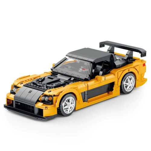 Mô hình bộ lắp ghép Mazda RX-7 Reobrix 11029 màu vàng đen, góc nhìn chính diện. Đồ chơi mô hình dành cho con trai 14 tuổi, giá rẻ.