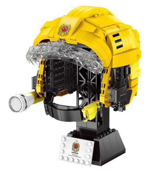 Ảnh chụp chi tiết bộ lắp ghép Mũ bảo hộ lính cứu hỏa Royal Toys RT66, mô hình màu vàng đen sắc sảo, có đèn pin và đế trưng bày, dành cho con trai 6 tuổi.