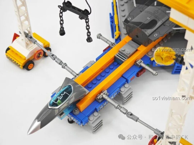 đồ chơi mô hình Xưởng Lắp Ráp Máy Bay J-20 Sembo 202256, chi tiết kết nối cần cẩu, chất lượng tốt, đáng tiền cho bé trai 6 tuổi
