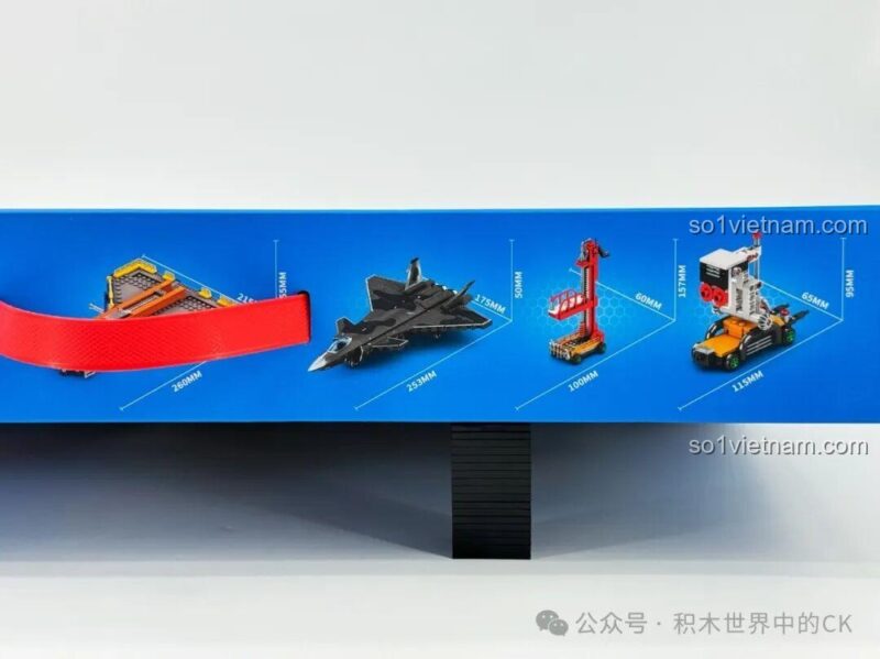 bộ đồ chơi 202256 Dây Chuyền Sản Xuất Máy Bay Chiến Đấu J-20, ảnh thể hiện kích thước chi tiết của máy bay J-20 và các phụ kiện, giá trị cao cho bé trai