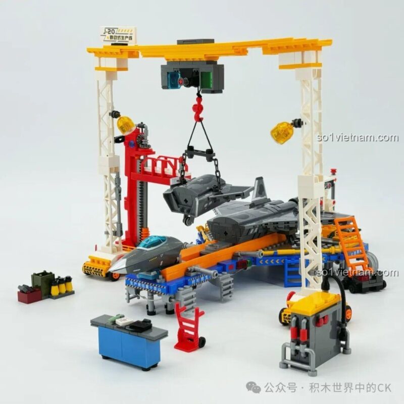 Sembo 2256 Máy Bay Chiến Đấu J-20, lắp ráp tổng thể máy bay J-20 với cần cẩu, mô phỏng dây chuyền sản xuất, kích thích sáng tạo cho bé trai 6 tuổi