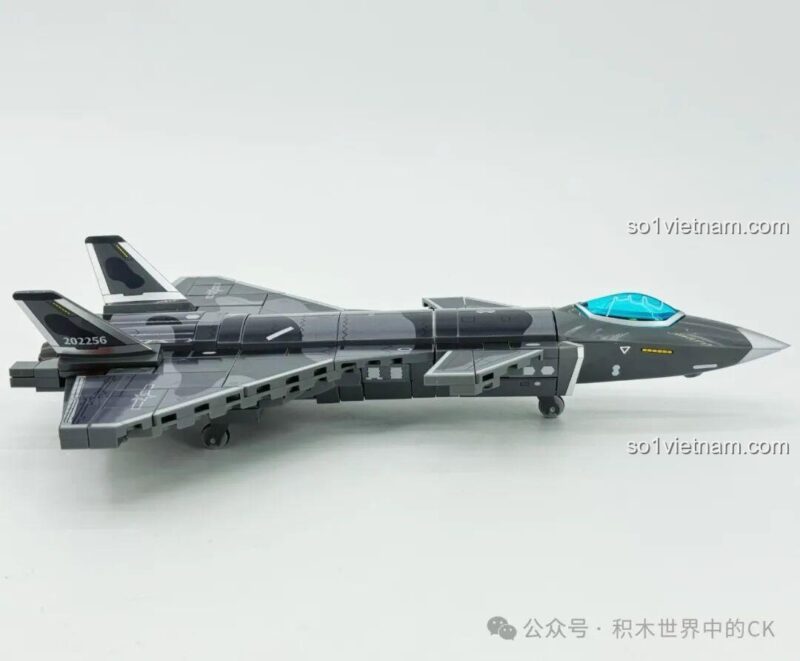 bộ đồ chơi Máy Bay Chiến Đấu J-20 Sembo 202256, máy bay J-20 hoàn chỉnh từ góc nhìn bên hông, chất lượng tốt, đáng tiền cho bé trai 6 tuổi