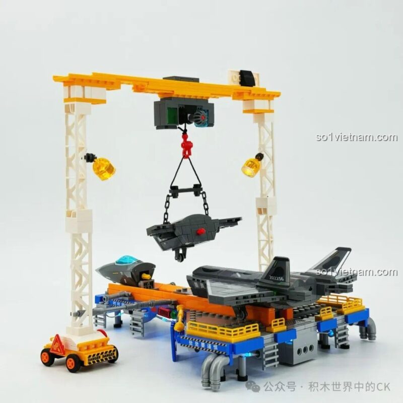 bộ lắp ghép Mô Hình Dây Chuyền Sản Xuất Máy Bay J-20 Sembo, toàn cảnh dây chuyền sản xuất từ phía trước, chi tiết cao, phù hợp bé trai 6 tuổi
