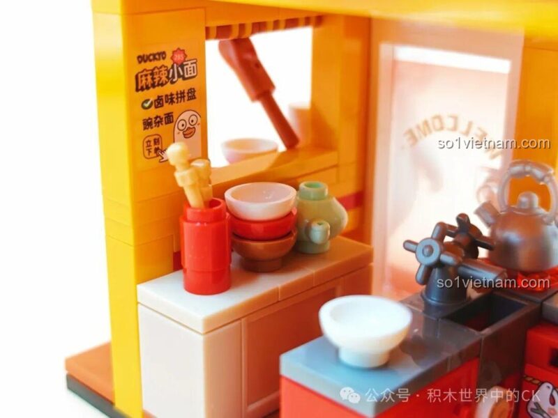 Cận cảnh khu bếp Sembo 612018, đồ chơi lắp ghép 612018 với nồi mì xoay