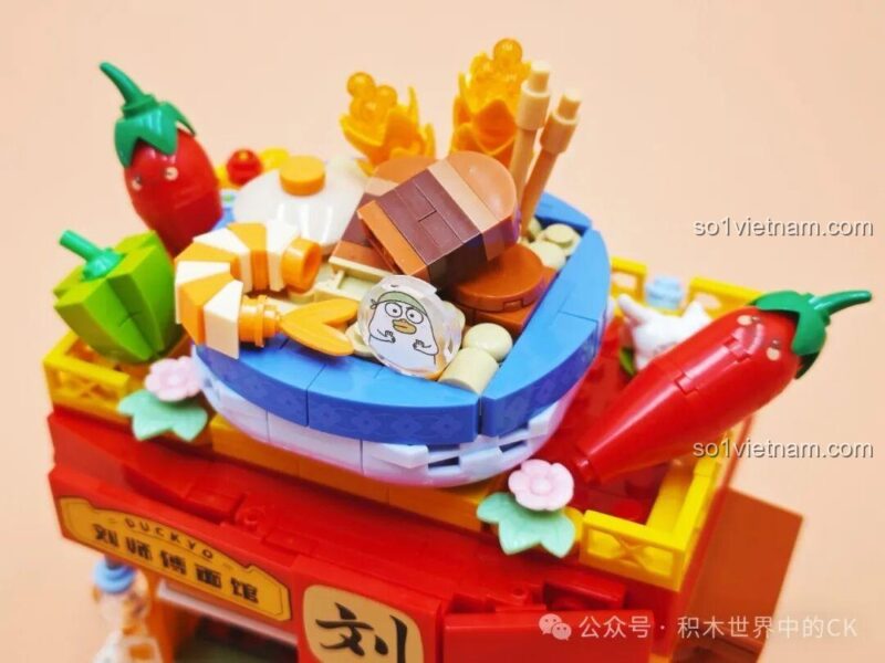 Cận cảnh mặt bên đồ chơi mô hình Mô hình Cửa hàng Vịt Lưu, đồ chơi xây dựng Sembo 612018