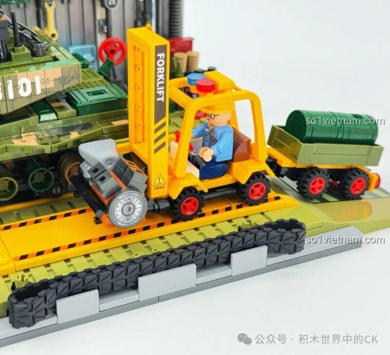 Chi tiết cần cẩu của bộ lắp ghép 3189 Sembo Block, thể hiện kỹ thuật tinh xảo, chất lượng cao cho bé trai 8 tuổi