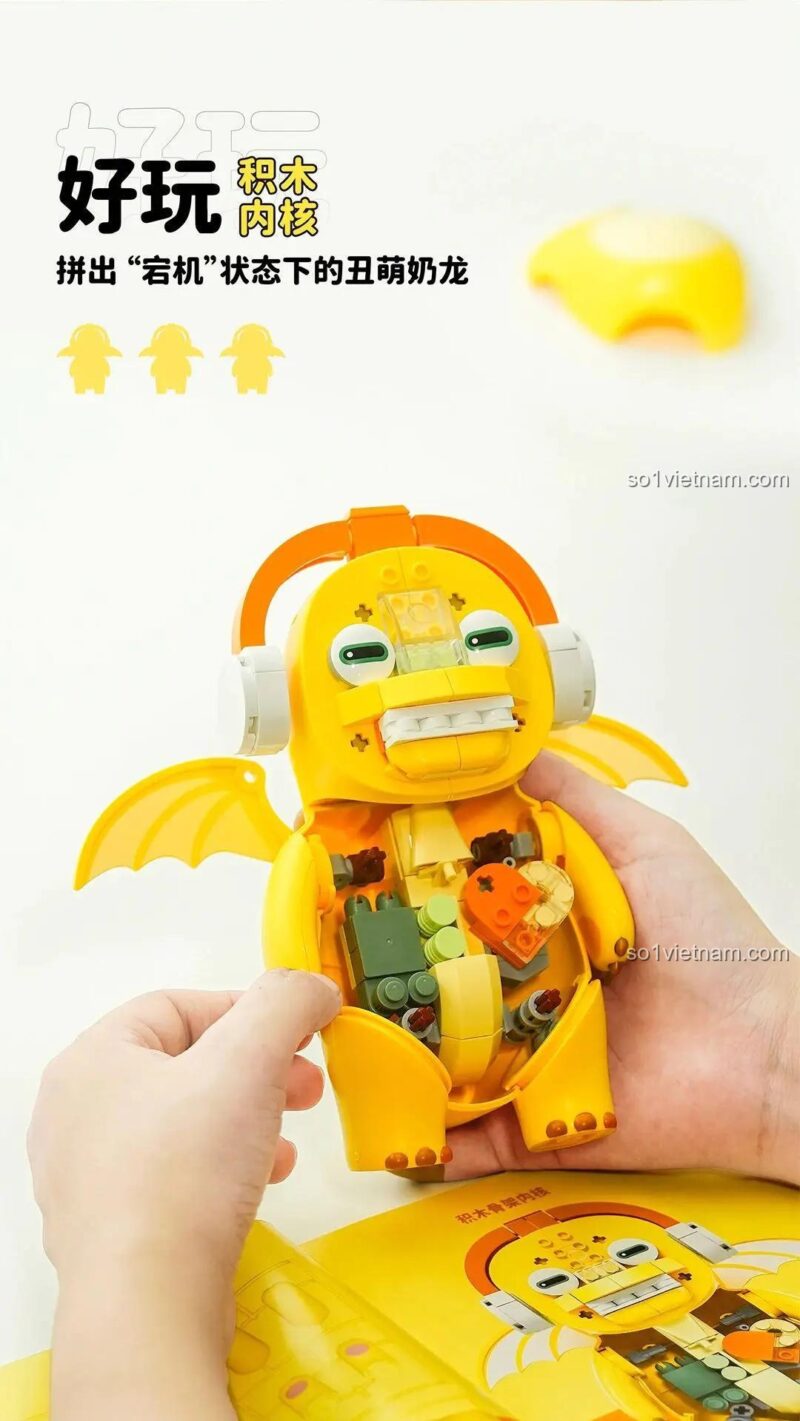 Bên trong lớp vỏ của đồ chơi mô hình Figure rồng sữa biết nói là một bộ khung xương lắp ráp từ các khối xây dựng, rất độc đáo.