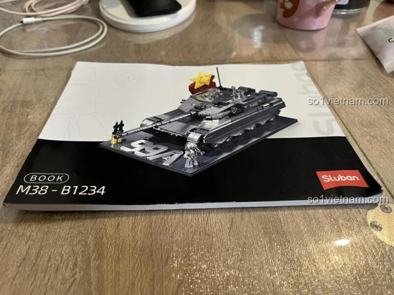 Ảnh review người dùng chụp mô hình xe tăng ZTZ-99AS Sluban M38-B1234
