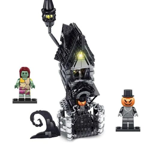 Bộ lắp ghép Ngôi nhà của Jack Skellington We Game Coming 66007 với 2 minifigures Jack và Sally, đồ chơi cho bé 8 tuổi.