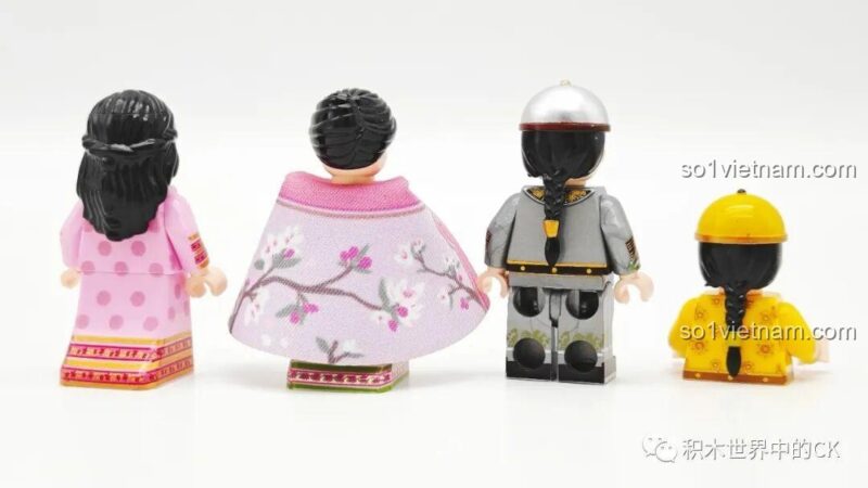 Bốn minifigure nữ khác trong Đồ chơi mô hình Wekki 518001, thể hiện sự đa dạng của các nhân vật hậu cung.