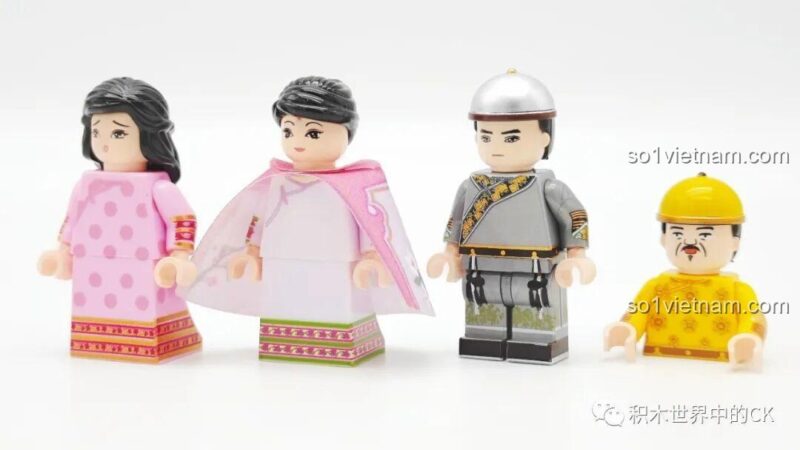 Mặt sau ba minifigure nữ của Bộ lắp ghép Cung đình 8001 Wekki, chi tiết hoa văn tinh xảo trên trang phục.